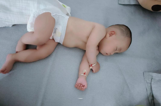 敦煌宝宝积食发烧怎么处理